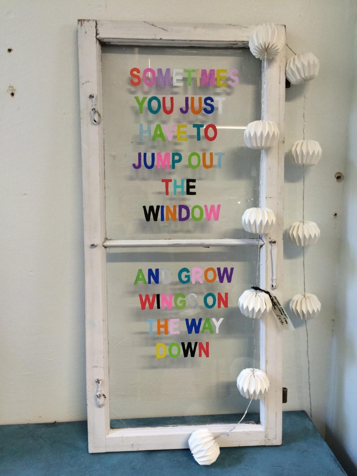 Posca tusch citat på vindue.